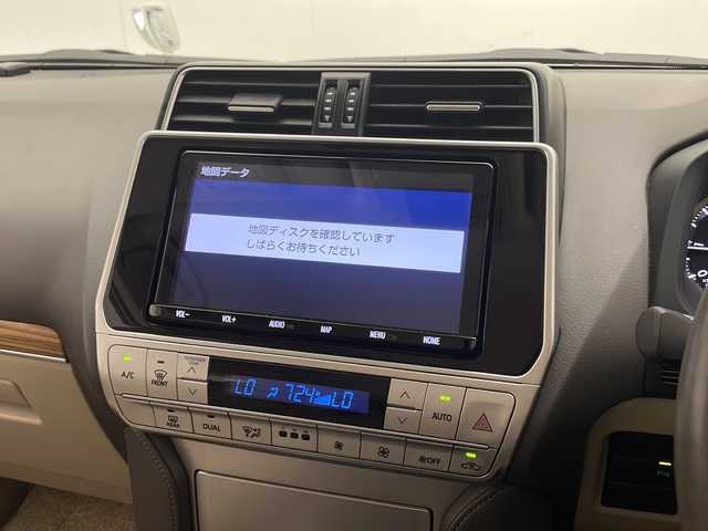 トヨタ ランドクルーザー プラド TX Lパッケージ 宮崎県 2019(平31)年 4.9万km ホワイトパールクリスタルシャイン Toyota Safety Sense/〇プリクラシュセーフティ/〇レーンディパーチャーアラート/〇オートマチックハイビーム/〇クリアランスソナー/純正9インチSDナビ/フルセグTV/CD/DVD/Bluetooth/バックカメラ/ベージュレザーシート/パワーシート/シートヒーター/シートベンチレーション/社外17インチAW/LEDヘッドライト/ビルトインETC/保証書/取扱説明書