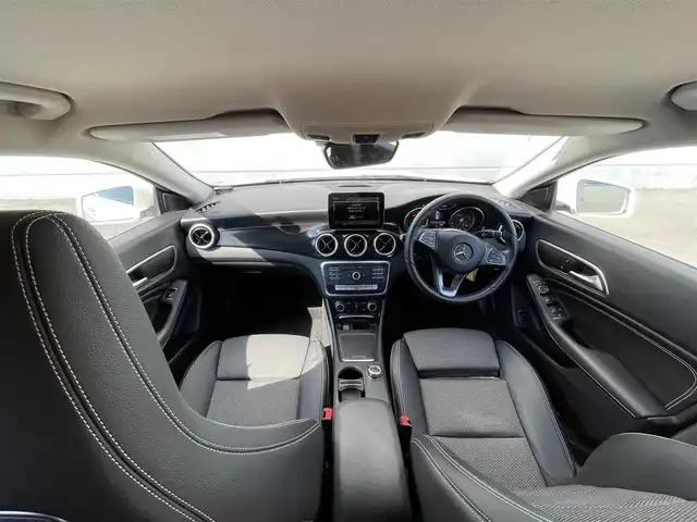 メルセデス・ベンツ ＣＬＡ１８０ Sブレイク 千葉県 2017(平29)年 4.8万km カルサイトホワイト レーダーセーフティパッケージ/・衝突軽減ブレーキ/レーンキープアシスト/・レーダークルーズコントロール/・ブラインドスポットモニター/クリアランスソナー/純正メーカーナビ/　フルセグ/BT/DVD/CD/USB/バックカメラ/パドルシフト/ステアリングスイッチ/ETC/ハーフレザーシート/シートヒーター(D/N席)/パワーバックドア/キーレスエントリー/LEDヘッドライト/オートライト/純正フロアマット/純正18インチAW