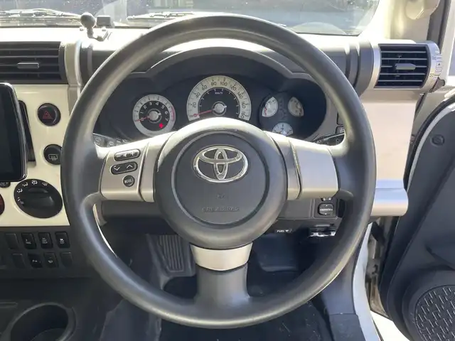 トヨタ ＦＪクルーザー 滋賀県 2011(平23)年 14.4万km ホワイト 社外9インチナビ/【Bluetooth/CD/DVD/フルセグTV/USB】/バックカメラ/リアソナー/リアデフロック/社外LEDヘッドライト/トランスファー【L4/H2/H4】/ETC/電動格納ミラー