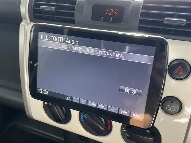 トヨタ ＦＪクルーザー 滋賀県 2011(平23)年 14.4万km ホワイト 社外9インチナビ/【Bluetooth/CD/DVD/フルセグTV/USB】/バックカメラ/リアソナー/リアデフロック/社外LEDヘッドライト/トランスファー【L4/H2/H4】/ETC/電動格納ミラー
