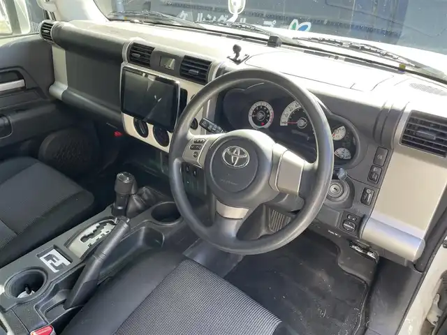 トヨタ ＦＪクルーザー 滋賀県 2011(平23)年 14.4万km ホワイト 社外9インチナビ/【Bluetooth/CD/DVD/フルセグTV/USB】/バックカメラ/リアソナー/リアデフロック/社外LEDヘッドライト/トランスファー【L4/H2/H4】/ETC/電動格納ミラー