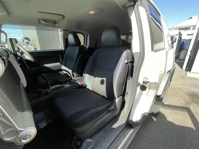 トヨタ ＦＪクルーザー 滋賀県 2011(平23)年 14.4万km ホワイト 社外9インチナビ/【Bluetooth/CD/DVD/フルセグTV/USB】/バックカメラ/リアソナー/リアデフロック/社外LEDヘッドライト/トランスファー【L4/H2/H4】/ETC/電動格納ミラー