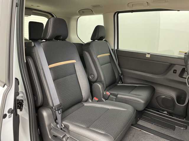 日産 セレナ e－4ORCE ハイウェイスターV 道央・札幌 2025(令7)年 0.1千km 白Ⅱ ・登録済未使用車 /4WD/HV/・エマージェンシーブレーキ/・純正12.3インチナビ  BT/フルセグ/USB//・アラウンドビューモニター/・11インチ純正フリップダウンモニター/・プロパイロット/・クリアビューパッケージ/・両側パワースライドドア/・インテリジェントクルーズコントロール/・ハーフレザーシート/シートヒーター/・ステアリングヒーター/・オートマチックハイビーム/LEDライト/・インテリジェントルームミラー/ドラレコ前後/・ETC2.0/AC100V/・インテリジェントキー×2