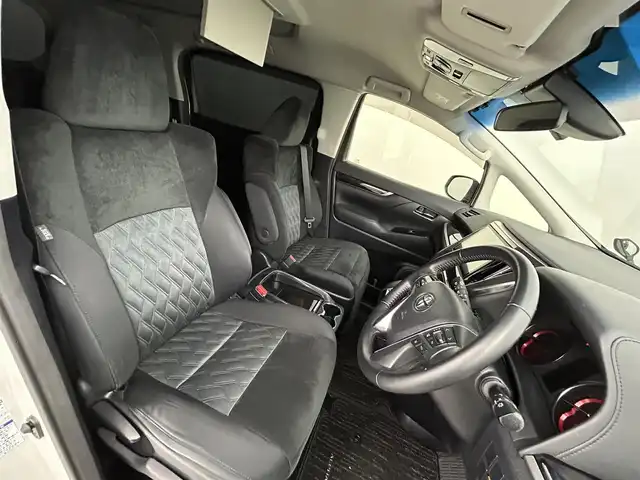 トヨタ アルファード S Aパッケージ 道央・札幌 2019(令1)年 5.3万km ホワイトパールクリスタルシャイン ・４WD/・トヨタセーフティセンス/・プリクラッシュセーフティ/・レーンキープアシスト/・レーダークルーズコントロール/・オートハイビーム/・先行車発信告知/・標識認識システム/・純正メモリナビ/・フルセグ/BT/CD/DVD/・バックカメラ/・フリップダウンモニター/・両側パワースライドドア/・ドアロック連動ミラー/・LEDヘッドライト/・LEDフォグランプ/・オートブレーキホールド/・コーナーセンサー/・プッシュスタート/・スマートキー