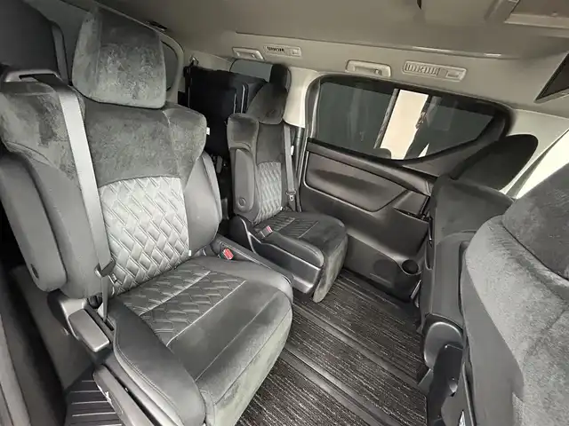 トヨタ アルファード S Aパッケージ 道央・札幌 2019(令1)年 5.3万km ホワイトパールクリスタルシャイン ・４WD/・トヨタセーフティセンス/・プリクラッシュセーフティ/・レーンキープアシスト/・レーダークルーズコントロール/・オートハイビーム/・先行車発信告知/・標識認識システム/・純正メモリナビ/・フルセグ/BT/CD/DVD/・バックカメラ/・フリップダウンモニター/・両側パワースライドドア/・ドアロック連動ミラー/・LEDヘッドライト/・LEDフォグランプ/・オートブレーキホールド/・コーナーセンサー/・プッシュスタート/・スマートキー