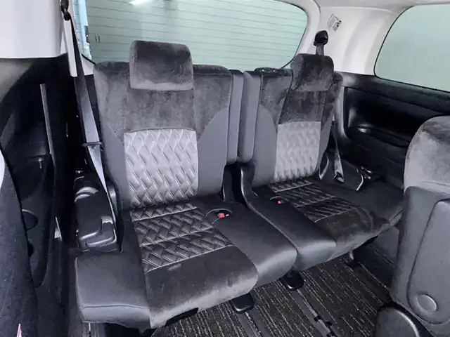トヨタ アルファード S Aパッケージ 道央・札幌 2019(令1)年 5.3万km ホワイトパールクリスタルシャイン ・４WD/・トヨタセーフティセンス/・プリクラッシュセーフティ/・レーンキープアシスト/・レーダークルーズコントロール/・オートハイビーム/・先行車発信告知/・標識認識システム/・純正メモリナビ/・フルセグ/BT/CD/DVD/・バックカメラ/・フリップダウンモニター/・両側パワースライドドア/・ドアロック連動ミラー/・LEDヘッドライト/・LEDフォグランプ/・オートブレーキホールド/・コーナーセンサー/・プッシュスタート/・スマートキー
