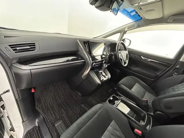 トヨタ アルファード S Aパッケージ 道央・札幌 2019(令1)年 5.3万km ホワイトパールクリスタルシャイン ・４WD/・トヨタセーフティセンス/・プリクラッシュセーフティ/・レーンキープアシスト/・レーダークルーズコントロール/・オートハイビーム/・先行車発信告知/・標識認識システム/・純正メモリナビ/・フルセグ/BT/CD/DVD/・バックカメラ/・フリップダウンモニター/・両側パワースライドドア/・ドアロック連動ミラー/・LEDヘッドライト/・LEDフォグランプ/・オートブレーキホールド/・コーナーセンサー/・プッシュスタート/・スマートキー