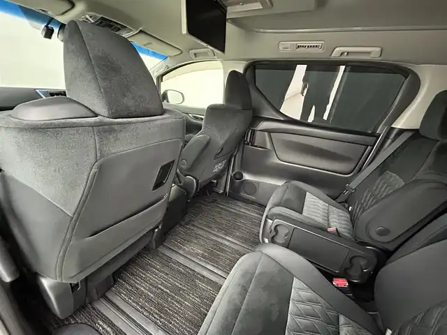 トヨタ アルファード S Aパッケージ 道央・札幌 2019(令1)年 5.3万km ホワイトパールクリスタルシャイン ・４WD/・トヨタセーフティセンス/・プリクラッシュセーフティ/・レーンキープアシスト/・レーダークルーズコントロール/・オートハイビーム/・先行車発信告知/・標識認識システム/・純正メモリナビ/・フルセグ/BT/CD/DVD/・バックカメラ/・フリップダウンモニター/・両側パワースライドドア/・ドアロック連動ミラー/・LEDヘッドライト/・LEDフォグランプ/・オートブレーキホールド/・コーナーセンサー/・プッシュスタート/・スマートキー
