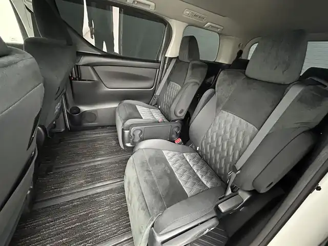トヨタ アルファード S Aパッケージ 道央・札幌 2019(令1)年 5.3万km ホワイトパールクリスタルシャイン ・４WD/・トヨタセーフティセンス/・プリクラッシュセーフティ/・レーンキープアシスト/・レーダークルーズコントロール/・オートハイビーム/・先行車発信告知/・標識認識システム/・純正メモリナビ/・フルセグ/BT/CD/DVD/・バックカメラ/・フリップダウンモニター/・両側パワースライドドア/・ドアロック連動ミラー/・LEDヘッドライト/・LEDフォグランプ/・オートブレーキホールド/・コーナーセンサー/・プッシュスタート/・スマートキー