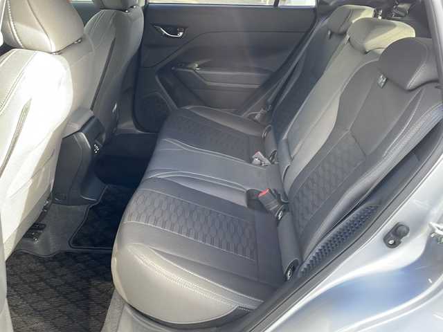 スバル インプレッサ ST－G 東京都 2024(令6)年 0.6万km アイスシルバーメタリック ワンオーナー/新車時保証書　整備記録簿/取扱説明書　ナビ説明書/アイサイトセイフティープラス/プリクラッシュブレーキ/レーダークルーズコントロール/アクティブレーンキープ/AT誤発進抑制制御【前後】/純正ナビ/フルセグTV/BT/USB/AppleCarplay/360度カメラ　ETC【2.0】/ドライブレコーダー【前後】/Fシートヒーター　ハンドルヒーター/フロントパワーシート/LEDヘッドライト/オートライト/スマートキー×2【キータグ有】/パドルシフト付革巻きハンドル/純正17インチアルミ