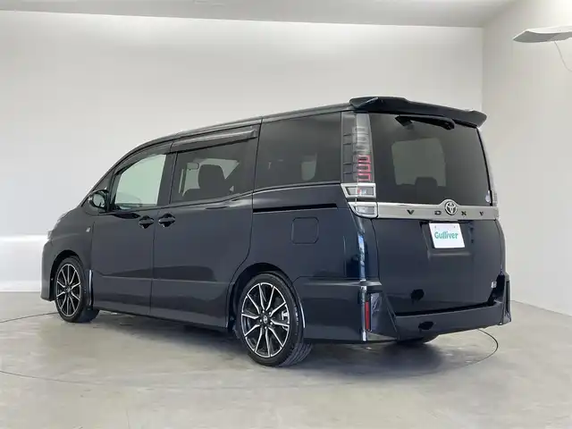 トヨタ ヴォクシー ZS GRスポーツ 埼玉県 2018(平30)年 2.1万km ブラッキッシュアゲハガラスフレーク 純正１０インチナビ　バックカメラ　ビルトインＥＴＣ２．０　ドライブレコーダー　セーフティセンス　クルーズコントロール　純正アルミホイール　スマートキー　オートハイビーム　ＬＥＤヘッドライト　地デジＴＶ