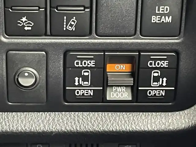 トヨタ ヴォクシー ZS GRスポーツ 埼玉県 2018(平30)年 2.1万km ブラッキッシュアゲハガラスフレーク 純正１０インチナビ　バックカメラ　ビルトインＥＴＣ２．０　ドライブレコーダー　セーフティセンス　クルーズコントロール　純正アルミホイール　スマートキー　オートハイビーム　ＬＥＤヘッドライト　地デジＴＶ