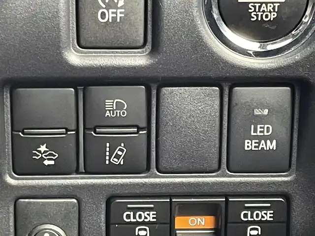 トヨタ ヴォクシー ZS GRスポーツ 埼玉県 2018(平30)年 2.1万km ブラッキッシュアゲハガラスフレーク 純正１０インチナビ　バックカメラ　ビルトインＥＴＣ２．０　ドライブレコーダー　セーフティセンス　クルーズコントロール　純正アルミホイール　スマートキー　オートハイビーム　ＬＥＤヘッドライト　地デジＴＶ