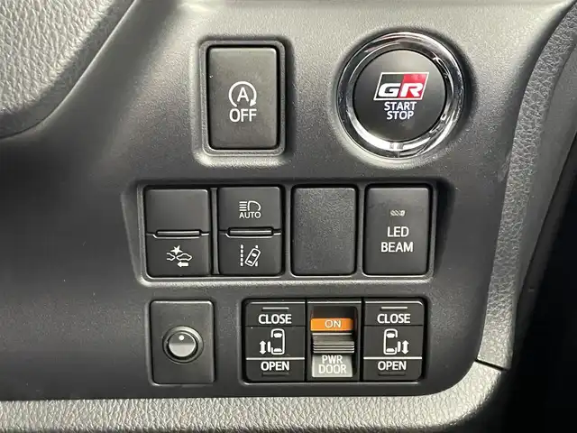 トヨタ ヴォクシー ZS GRスポーツ 埼玉県 2018(平30)年 2.1万km ブラッキッシュアゲハガラスフレーク 純正１０インチナビ　バックカメラ　ビルトインＥＴＣ２．０　ドライブレコーダー　セーフティセンス　クルーズコントロール　純正アルミホイール　スマートキー　オートハイビーム　ＬＥＤヘッドライト　地デジＴＶ