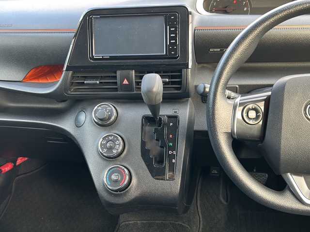 トヨタ シエンタ X 千葉県 2017(平29)年 7.1万km ブラックマイカ ワンオーナー/社外SDナビ/Bluetooth接続/CD/DVD再生/フルセグTV/ビルトインETC/片側パワースライドドア/横滑り防止装置/盗難防止装置/プッシュスタート/スマートキー/スペアキー×１本/ステアリングスイッチ/社外アルミホイール/取扱説明書