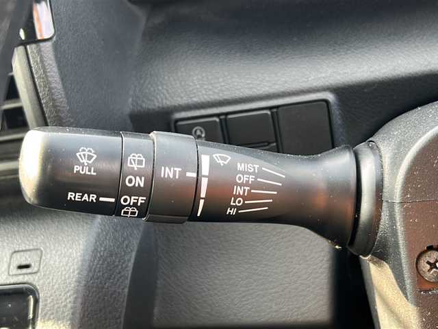 トヨタ シエンタ X 千葉県 2017(平29)年 7.1万km ブラックマイカ ワンオーナー/社外SDナビ/Bluetooth接続/CD/DVD再生/フルセグTV/ビルトインETC/片側パワースライドドア/横滑り防止装置/盗難防止装置/プッシュスタート/スマートキー/スペアキー×１本/ステアリングスイッチ/社外アルミホイール/取扱説明書