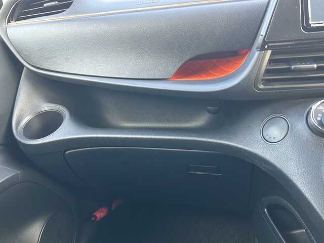 トヨタ シエンタ X 千葉県 2017(平29)年 7.1万km ブラックマイカ ワンオーナー/社外SDナビ/Bluetooth接続/CD/DVD再生/フルセグTV/ビルトインETC/片側パワースライドドア/横滑り防止装置/盗難防止装置/プッシュスタート/スマートキー/スペアキー×１本/ステアリングスイッチ/社外アルミホイール/取扱説明書