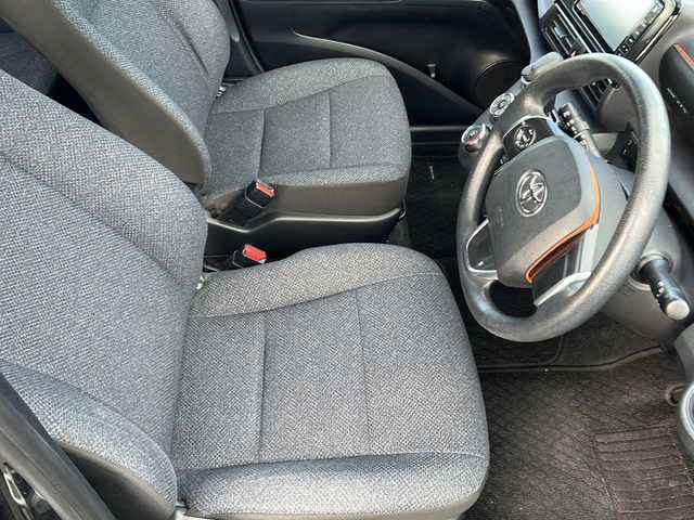 トヨタ シエンタ X 千葉県 2017(平29)年 7.1万km ブラックマイカ ワンオーナー/社外SDナビ/Bluetooth接続/CD/DVD再生/フルセグTV/ビルトインETC/片側パワースライドドア/横滑り防止装置/盗難防止装置/プッシュスタート/スマートキー/スペアキー×１本/ステアリングスイッチ/社外アルミホイール/取扱説明書