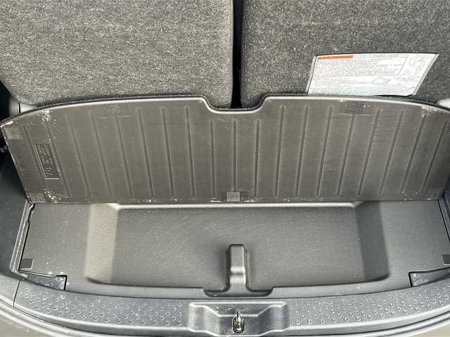 トヨタ シエンタ X 千葉県 2017(平29)年 7.1万km ブラックマイカ ワンオーナー/社外SDナビ/Bluetooth接続/CD/DVD再生/フルセグTV/ビルトインETC/片側パワースライドドア/横滑り防止装置/盗難防止装置/プッシュスタート/スマートキー/スペアキー×１本/ステアリングスイッチ/社外アルミホイール/取扱説明書