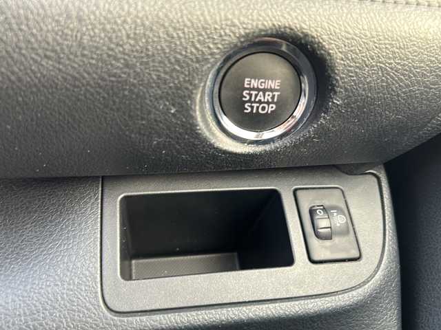 トヨタ シエンタ X 千葉県 2017(平29)年 7.1万km ブラックマイカ ワンオーナー/社外SDナビ/Bluetooth接続/CD/DVD再生/フルセグTV/ビルトインETC/片側パワースライドドア/横滑り防止装置/盗難防止装置/プッシュスタート/スマートキー/スペアキー×１本/ステアリングスイッチ/社外アルミホイール/取扱説明書