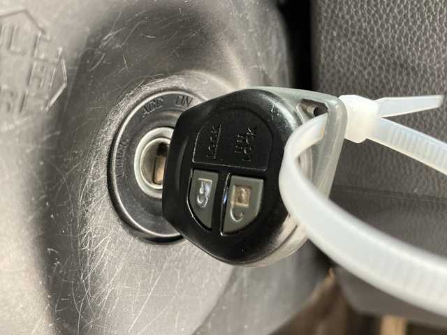 スズキ イグニス ハイブリッド MG 愛知県 2016(平28)年 3.4万km スチールシルバーM SDナビ/シートヒーター/ワンオーナー/アイドリングストップ/横滑り防止装置/純正フロアマット/リモコンキー/ワンセグ/CD DVD/Bluetooth