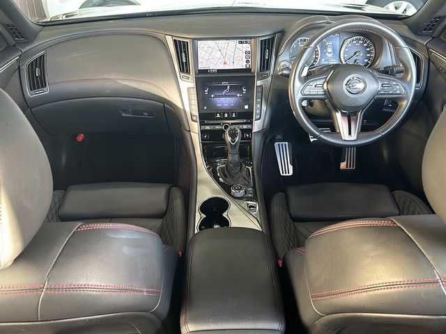 日産 スカイライン 400R 静岡県 2020(令2)年 5.5万km メテオフレークブラックパール 純正ナビ/AM・FM/フルセグTV/CD/DVD/USB/Bluetooth/Apple Carplay/主要装備/・純正ナビ　/・レーダークルーズコントロール　/・シートヒーター　/・テレスコ　/・全方位カメラ　　/・スマートキー　/・コーナーセンサー/・パドルシフト　/・オートライト　/・スペアキー　/・取扱説明書　/・保証書　/・ＥＴＣ　/・ＬＥＤヘッドライト　/・パワーシート/・フォグランプ/・純正アルミホイール/・ステアリングリモコン