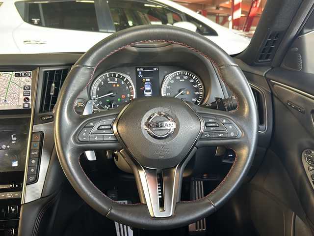 日産 スカイライン 400R 静岡県 2020(令2)年 5.5万km メテオフレークブラックパール 純正ナビ/AM・FM/フルセグTV/CD/DVD/USB/Bluetooth/Apple Carplay/主要装備/・純正ナビ　/・レーダークルーズコントロール　/・シートヒーター　/・テレスコ　/・全方位カメラ　　/・スマートキー　/・コーナーセンサー/・パドルシフト　/・オートライト　/・スペアキー　/・取扱説明書　/・保証書　/・ＥＴＣ　/・ＬＥＤヘッドライト　/・パワーシート/・フォグランプ/・純正アルミホイール/・ステアリングリモコン