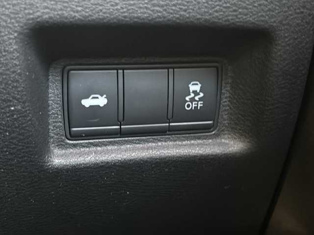 日産 スカイライン 400R 静岡県 2020(令2)年 5.5万km メテオフレークブラックパール 純正ナビ/AM・FM/フルセグTV/CD/DVD/USB/Bluetooth/Apple Carplay/主要装備/・純正ナビ　/・レーダークルーズコントロール　/・シートヒーター　/・テレスコ　/・全方位カメラ　　/・スマートキー　/・コーナーセンサー/・パドルシフト　/・オートライト　/・スペアキー　/・取扱説明書　/・保証書　/・ＥＴＣ　/・ＬＥＤヘッドライト　/・パワーシート/・フォグランプ/・純正アルミホイール/・ステアリングリモコン