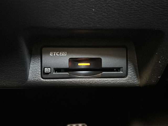 日産 スカイライン 400R 静岡県 2020(令2)年 5.5万km メテオフレークブラックパール 純正ナビ/AM・FM/フルセグTV/CD/DVD/USB/Bluetooth/Apple Carplay/主要装備/・純正ナビ　/・レーダークルーズコントロール　/・シートヒーター　/・テレスコ　/・全方位カメラ　　/・スマートキー　/・コーナーセンサー/・パドルシフト　/・オートライト　/・スペアキー　/・取扱説明書　/・保証書　/・ＥＴＣ　/・ＬＥＤヘッドライト　/・パワーシート/・フォグランプ/・純正アルミホイール/・ステアリングリモコン