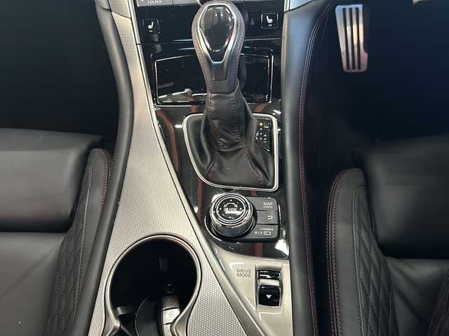 日産 スカイライン 400R 静岡県 2020(令2)年 5.5万km メテオフレークブラックパール 純正ナビ/AM・FM/フルセグTV/CD/DVD/USB/Bluetooth/Apple Carplay/主要装備/・純正ナビ　/・レーダークルーズコントロール　/・シートヒーター　/・テレスコ　/・全方位カメラ　　/・スマートキー　/・コーナーセンサー/・パドルシフト　/・オートライト　/・スペアキー　/・取扱説明書　/・保証書　/・ＥＴＣ　/・ＬＥＤヘッドライト　/・パワーシート/・フォグランプ/・純正アルミホイール/・ステアリングリモコン