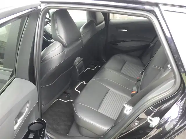 トヨタ カローラツーリング ハイブリッド ダブルバイビー 千葉県 2022(令4)年 3.1万km スパークリングブラックパールクリスタルシャイン 215/45R17/Toyota Safety Sense/・プリクラッシュセーフティ/・レーンディパーチャーアラート/・オートハイビーム/・レーダークルーズコントロール/ディスプレイオーディオ/【Bluetooth接続】/バックカメラ/ドライブレコーダー/ハーフレザーシート/革巻きステアリング/ステアリングスイッチ/ETC（2.0）/LEDヘッドライト/フォグライト/ウインカーミラー/純正17インチアルミホイル/スマートキー