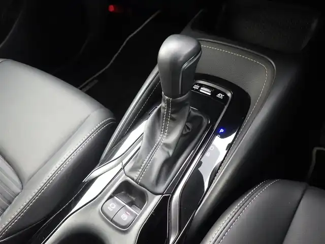 トヨタ カローラツーリング ハイブリッド ダブルバイビー 千葉県 2022(令4)年 3.1万km スパークリングブラックパールクリスタルシャイン 215/45R17/Toyota Safety Sense/・プリクラッシュセーフティ/・レーンディパーチャーアラート/・オートハイビーム/・レーダークルーズコントロール/ディスプレイオーディオ/【Bluetooth接続】/バックカメラ/ドライブレコーダー/ハーフレザーシート/革巻きステアリング/ステアリングスイッチ/ETC（2.0）/LEDヘッドライト/フォグライト/ウインカーミラー/純正17インチアルミホイル/スマートキー