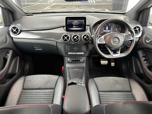 メルセデス・ベンツ Ｂ１８０ スポーツ 奈良県 2017(平29)年 3万km カルサイトホワイト 純正HDDナビ/BT/CD/DVD/SD/フルセグTV/AppleCarPlay/AndroidAuto/バックカメラ/レーダーセーフティパッケージ/　-ブラインドスポットアシスト/　-レーンキーピングアシスト/　-アダクティブクルーズコントロール/　-アクティブブレーキアシスト/前後コーナーセンサー/ハーフレザーシート/D席メモリー機能付パワーシート/D/N席シートヒーター/パドルシフト/LEDヘッドライト/オートハイビーム/純正18インチAW/純正フロアマット/ドアバイザー/プッシュスタート/ETC