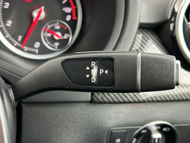 メルセデス・ベンツ Ｂ１８０ スポーツ 奈良県 2017(平29)年 3万km カルサイトホワイト 純正HDDナビ/BT/CD/DVD/SD/フルセグTV/AppleCarPlay/AndroidAuto/バックカメラ/レーダーセーフティパッケージ/　-ブラインドスポットアシスト/　-レーンキーピングアシスト/　-アダクティブクルーズコントロール/　-アクティブブレーキアシスト/前後コーナーセンサー/ハーフレザーシート/D席メモリー機能付パワーシート/D/N席シートヒーター/パドルシフト/LEDヘッドライト/オートハイビーム/純正18インチAW/純正フロアマット/ドアバイザー/プッシュスタート/ETC