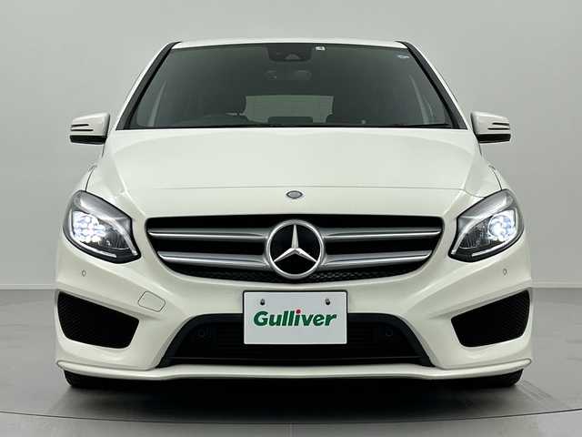 メルセデス・ベンツ Ｂ１８０ スポーツ 奈良県 2017(平29)年 3万km カルサイトホワイト 純正HDDナビ/BT/CD/DVD/SD/フルセグTV/AppleCarPlay/AndroidAuto/バックカメラ/レーダーセーフティパッケージ/　-ブラインドスポットアシスト/　-レーンキーピングアシスト/　-アダクティブクルーズコントロール/　-アクティブブレーキアシスト/前後コーナーセンサー/ハーフレザーシート/D席メモリー機能付パワーシート/D/N席シートヒーター/パドルシフト/LEDヘッドライト/オートハイビーム/純正18インチAW/純正フロアマット/ドアバイザー/プッシュスタート/ETC