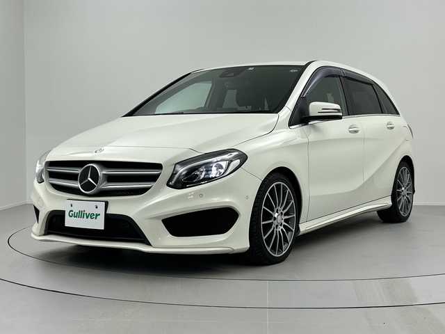 メルセデス・ベンツ Ｂ１８０ スポーツ 奈良県 2017(平29)年 3万km カルサイトホワイト 純正HDDナビ/BT/CD/DVD/SD/フルセグTV/AppleCarPlay/AndroidAuto/バックカメラ/レーダーセーフティパッケージ/　-ブラインドスポットアシスト/　-レーンキーピングアシスト/　-アダクティブクルーズコントロール/　-アクティブブレーキアシスト/前後コーナーセンサー/ハーフレザーシート/D席メモリー機能付パワーシート/D/N席シートヒーター/パドルシフト/LEDヘッドライト/オートハイビーム/純正18インチAW/純正フロアマット/ドアバイザー/プッシュスタート/ETC