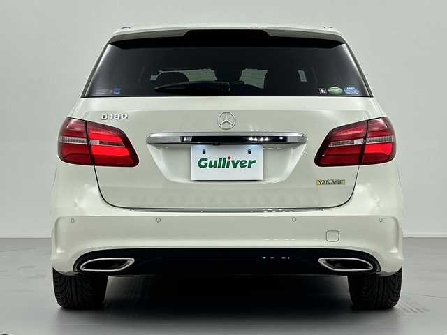 メルセデス・ベンツ Ｂ１８０ スポーツ 奈良県 2017(平29)年 3万km カルサイトホワイト 純正HDDナビ/BT/CD/DVD/SD/フルセグTV/AppleCarPlay/AndroidAuto/バックカメラ/レーダーセーフティパッケージ/　-ブラインドスポットアシスト/　-レーンキーピングアシスト/　-アダクティブクルーズコントロール/　-アクティブブレーキアシスト/前後コーナーセンサー/ハーフレザーシート/D席メモリー機能付パワーシート/D/N席シートヒーター/パドルシフト/LEDヘッドライト/オートハイビーム/純正18インチAW/純正フロアマット/ドアバイザー/プッシュスタート/ETC