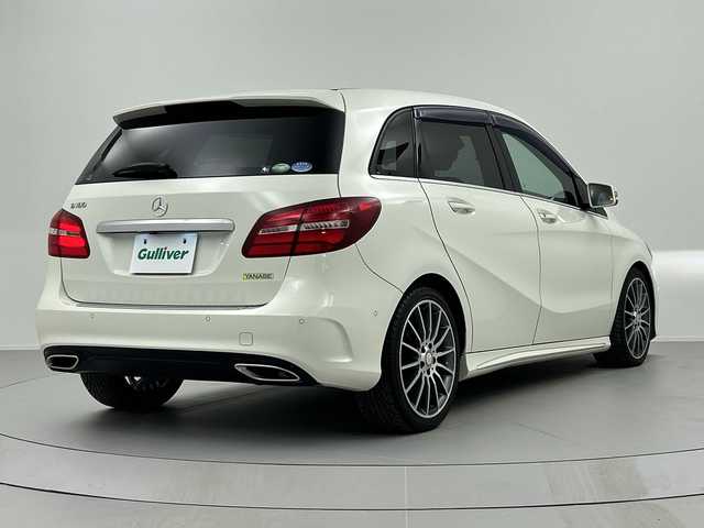 メルセデス・ベンツ Ｂ１８０ スポーツ 奈良県 2017(平29)年 3万km カルサイトホワイト 純正HDDナビ/BT/CD/DVD/SD/フルセグTV/AppleCarPlay/AndroidAuto/バックカメラ/レーダーセーフティパッケージ/　-ブラインドスポットアシスト/　-レーンキーピングアシスト/　-アダクティブクルーズコントロール/　-アクティブブレーキアシスト/前後コーナーセンサー/ハーフレザーシート/D席メモリー機能付パワーシート/D/N席シートヒーター/パドルシフト/LEDヘッドライト/オートハイビーム/純正18インチAW/純正フロアマット/ドアバイザー/プッシュスタート/ETC