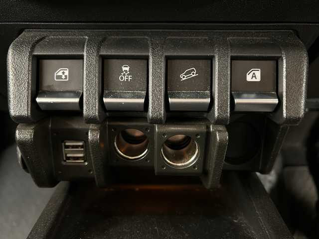 スズキ ジムニー XL 道央・札幌 2023(令5)年 1.7万km ミディアムグレー ４ＷＤ//HDDナビ//ワンオーナー//フルセグテレビ//バックカメラ//アイドリングストップ//ドアバイザー//プッシュスタート//ETC//ドライブレコーダー//オートライト//シートヒーター//夏タイヤ付き