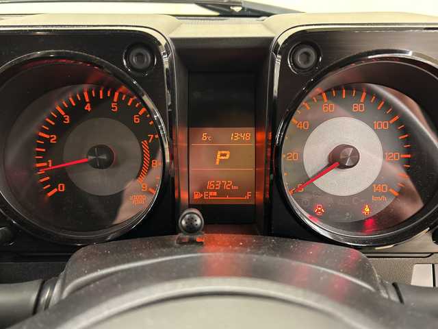 スズキ ジムニー XL 道央・札幌 2023(令5)年 1.7万km ミディアムグレー ４ＷＤ//HDDナビ//ワンオーナー//フルセグテレビ//バックカメラ//アイドリングストップ//ドアバイザー//プッシュスタート//ETC//ドライブレコーダー//オートライト//シートヒーター//夏タイヤ付き