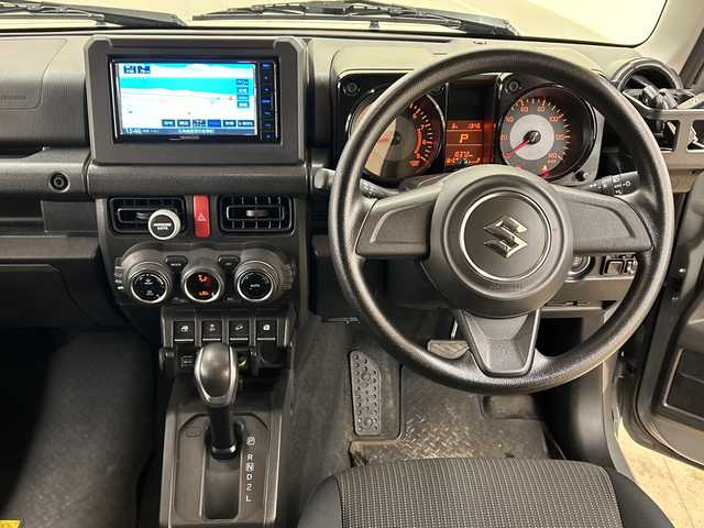 スズキ ジムニー XL 道央・札幌 2023(令5)年 1.7万km ミディアムグレー ４ＷＤ//HDDナビ//ワンオーナー//フルセグテレビ//バックカメラ//アイドリングストップ//ドアバイザー//プッシュスタート//ETC//ドライブレコーダー//オートライト//シートヒーター//夏タイヤ付き