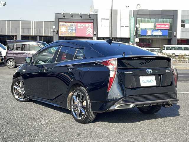 トヨタ プリウス S ツーリングセレクション 千葉県 2016(平28)年 11.1万km アティチュードブラックマイカ 社外エアロ/純正9インチナビ【DSZT-YC4T】/フルセグTV/Bluetooth/CD/DVD/FM/AM/SD/バックカメラ/ビルトインETC/レーダークルーズコントロール/プリクラッシュセーフティー/レーンキープアシスト/クリアランスソナー/シートヒーターD/N席/LEDヘッドライト/オートライト/オートハイビーム/ステアリングスイッチ/ドアバイザー/社外アルミ17インチ/純正フロアマット/スマートキー/保証書/取扱説明書