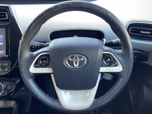 トヨタ プリウス S ツーリングセレクション 千葉県 2016(平28)年 11.1万km アティチュードブラックマイカ 社外エアロ/純正9インチナビ【DSZT-YC4T】/フルセグTV/Bluetooth/CD/DVD/FM/AM/SD/バックカメラ/ビルトインETC/レーダークルーズコントロール/プリクラッシュセーフティー/レーンキープアシスト/クリアランスソナー/シートヒーターD/N席/LEDヘッドライト/オートライト/オートハイビーム/ステアリングスイッチ/ドアバイザー/社外アルミ17インチ/純正フロアマット/スマートキー/保証書/取扱説明書