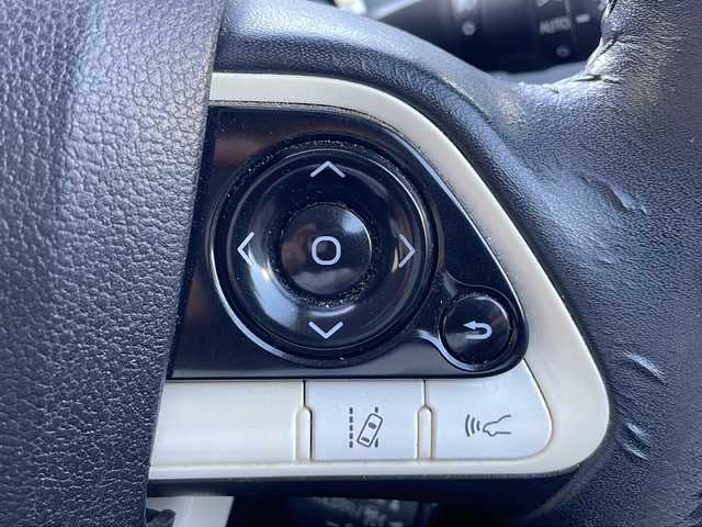 トヨタ プリウス S ツーリングセレクション 千葉県 2016(平28)年 11.1万km アティチュードブラックマイカ 社外エアロ/純正9インチナビ【DSZT-YC4T】/フルセグTV/Bluetooth/CD/DVD/FM/AM/SD/バックカメラ/ビルトインETC/レーダークルーズコントロール/プリクラッシュセーフティー/レーンキープアシスト/クリアランスソナー/シートヒーターD/N席/LEDヘッドライト/オートライト/オートハイビーム/ステアリングスイッチ/ドアバイザー/社外アルミ17インチ/純正フロアマット/スマートキー/保証書/取扱説明書