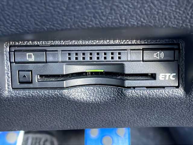 トヨタ プリウス S ツーリングセレクション 千葉県 2016(平28)年 11.1万km アティチュードブラックマイカ 社外エアロ/純正9インチナビ【DSZT-YC4T】/フルセグTV/Bluetooth/CD/DVD/FM/AM/SD/バックカメラ/ビルトインETC/レーダークルーズコントロール/プリクラッシュセーフティー/レーンキープアシスト/クリアランスソナー/シートヒーターD/N席/LEDヘッドライト/オートライト/オートハイビーム/ステアリングスイッチ/ドアバイザー/社外アルミ17インチ/純正フロアマット/スマートキー/保証書/取扱説明書