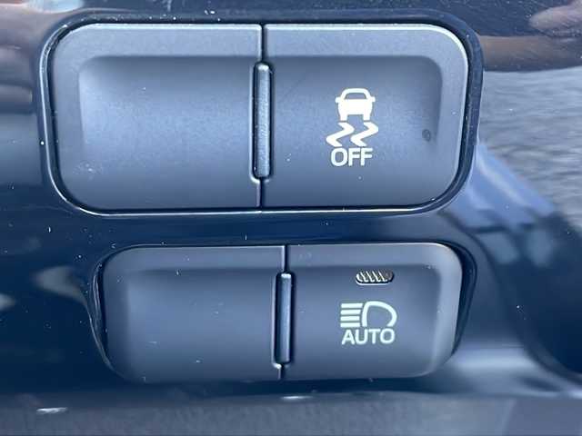 トヨタ プリウス S ツーリングセレクション 千葉県 2016(平28)年 11.1万km アティチュードブラックマイカ 社外エアロ/純正9インチナビ【DSZT-YC4T】/フルセグTV/Bluetooth/CD/DVD/FM/AM/SD/バックカメラ/ビルトインETC/レーダークルーズコントロール/プリクラッシュセーフティー/レーンキープアシスト/クリアランスソナー/シートヒーターD/N席/LEDヘッドライト/オートライト/オートハイビーム/ステアリングスイッチ/ドアバイザー/社外アルミ17インチ/純正フロアマット/スマートキー/保証書/取扱説明書