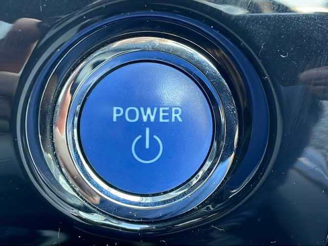 トヨタ プリウス S ツーリングセレクション 千葉県 2016(平28)年 11.1万km アティチュードブラックマイカ 社外エアロ/純正9インチナビ【DSZT-YC4T】/フルセグTV/Bluetooth/CD/DVD/FM/AM/SD/バックカメラ/ビルトインETC/レーダークルーズコントロール/プリクラッシュセーフティー/レーンキープアシスト/クリアランスソナー/シートヒーターD/N席/LEDヘッドライト/オートライト/オートハイビーム/ステアリングスイッチ/ドアバイザー/社外アルミ17インチ/純正フロアマット/スマートキー/保証書/取扱説明書