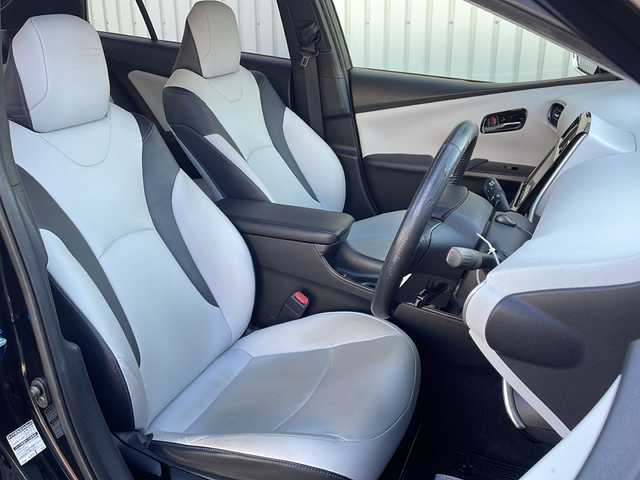 トヨタ プリウス S ツーリングセレクション 千葉県 2016(平28)年 11.1万km アティチュードブラックマイカ 社外エアロ/純正9インチナビ【DSZT-YC4T】/フルセグTV/Bluetooth/CD/DVD/FM/AM/SD/バックカメラ/ビルトインETC/レーダークルーズコントロール/プリクラッシュセーフティー/レーンキープアシスト/クリアランスソナー/シートヒーターD/N席/LEDヘッドライト/オートライト/オートハイビーム/ステアリングスイッチ/ドアバイザー/社外アルミ17インチ/純正フロアマット/スマートキー/保証書/取扱説明書