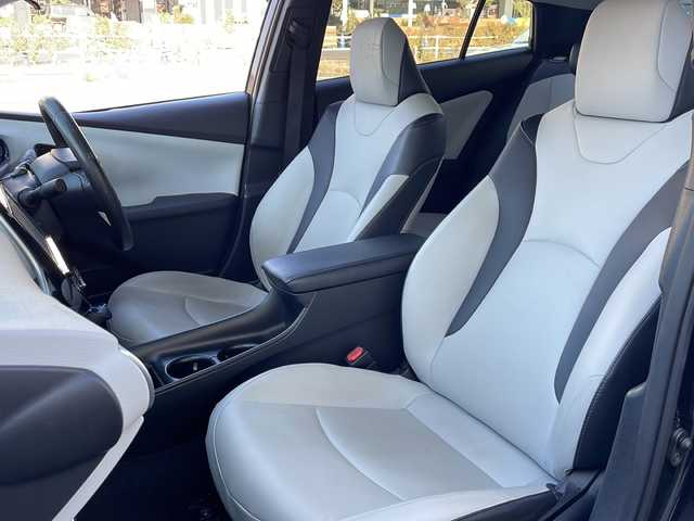 トヨタ プリウス S ツーリングセレクション 千葉県 2016(平28)年 11.1万km アティチュードブラックマイカ 社外エアロ/純正9インチナビ【DSZT-YC4T】/フルセグTV/Bluetooth/CD/DVD/FM/AM/SD/バックカメラ/ビルトインETC/レーダークルーズコントロール/プリクラッシュセーフティー/レーンキープアシスト/クリアランスソナー/シートヒーターD/N席/LEDヘッドライト/オートライト/オートハイビーム/ステアリングスイッチ/ドアバイザー/社外アルミ17インチ/純正フロアマット/スマートキー/保証書/取扱説明書