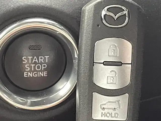 マツダ ＣＸ－５ XD エクスクルーシブモード 熊本県 2019(平31)年 6.8万km ジェットブラックマイカ 純正ナビ/（AM/FM/USB/CD/DVD/AUX/BT/フルセグ）/レーダークルーズコントロール/前後コーナーセンサー/衝突軽減ブレーキ/ブラインドスポットモニター/バック+全方位カメラ/BOSEサウンドシステム/ETC/社外前後ドライブレコーダー/レザーシート/D+N席パワーシート/D+N席シートヒーター/D+N席エアシート/D席メモリーシート/ヒートステアリング/電動リアゲート/純正フロアマット/純正19インチアルミホイール/オートライト/LEDヘッドライト/フォグランプ/4WD/MT付きAT/ステアリングスイッチ/プッシュスタート/スマートキー/スペアキー×1/電動パーキングブレーキ/オートホールド/オート電動格納ミラー/アイドリングストップ/DUALオートエアコン/横滑り防止装置/ISO FIX/W+サイド+カーテンエアバッグ/取扱説明書